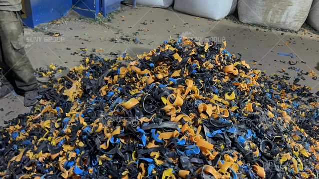 Customer processing pipe single shaft shredder site