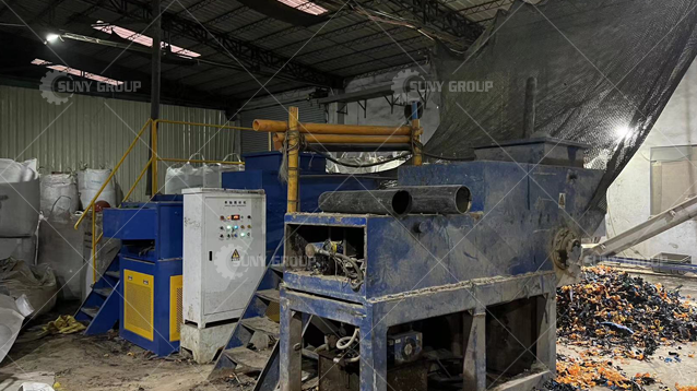 Customer processing pipe single shaft shredder site